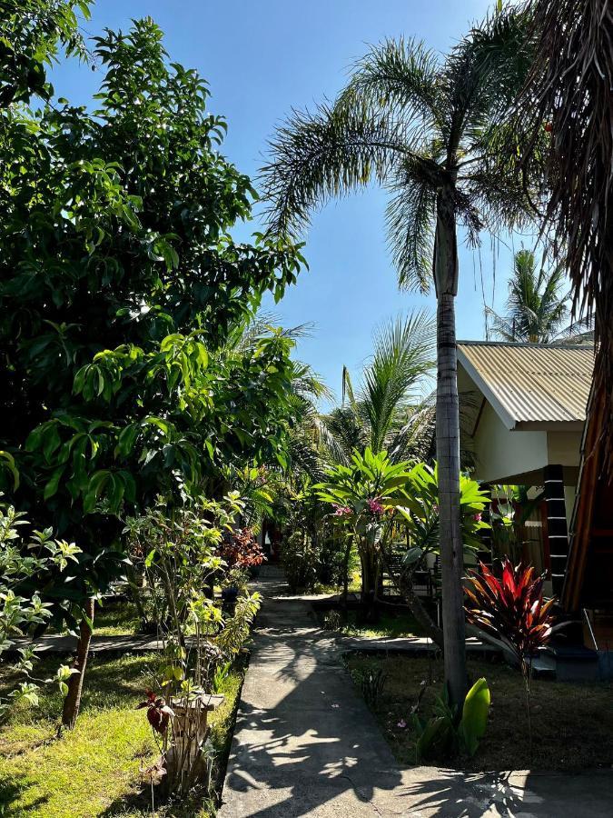 Florine'S Garden Hotel Gili Air Bagian luar foto