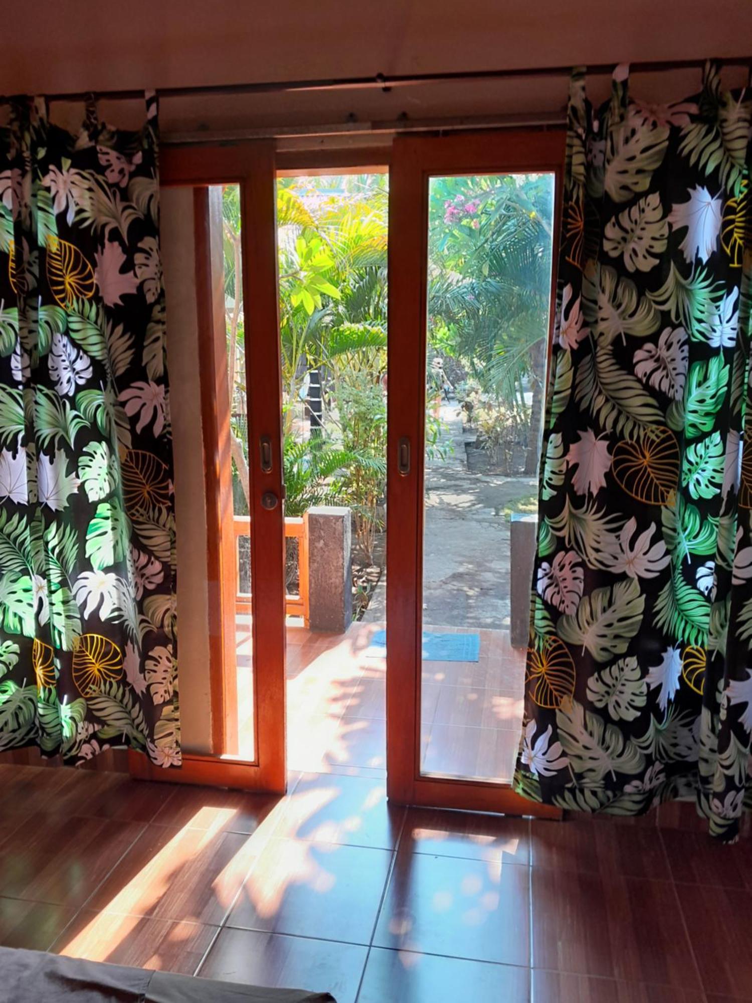 Florine'S Garden Hotel Gili Air Bagian luar foto