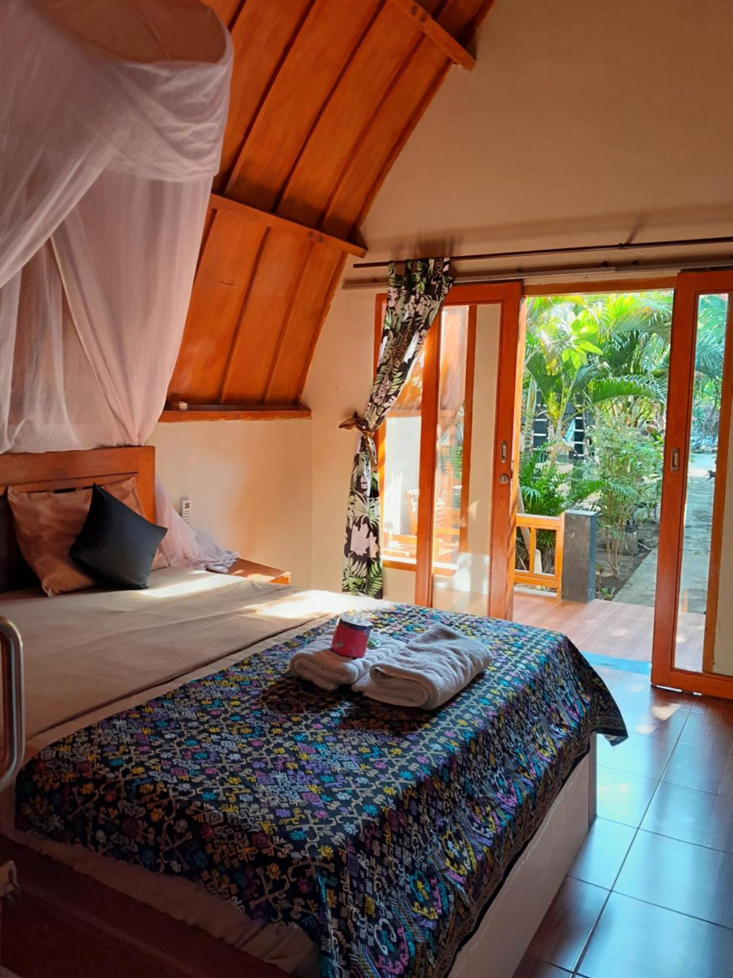 Florine'S Garden Hotel Gili Air Bagian luar foto
