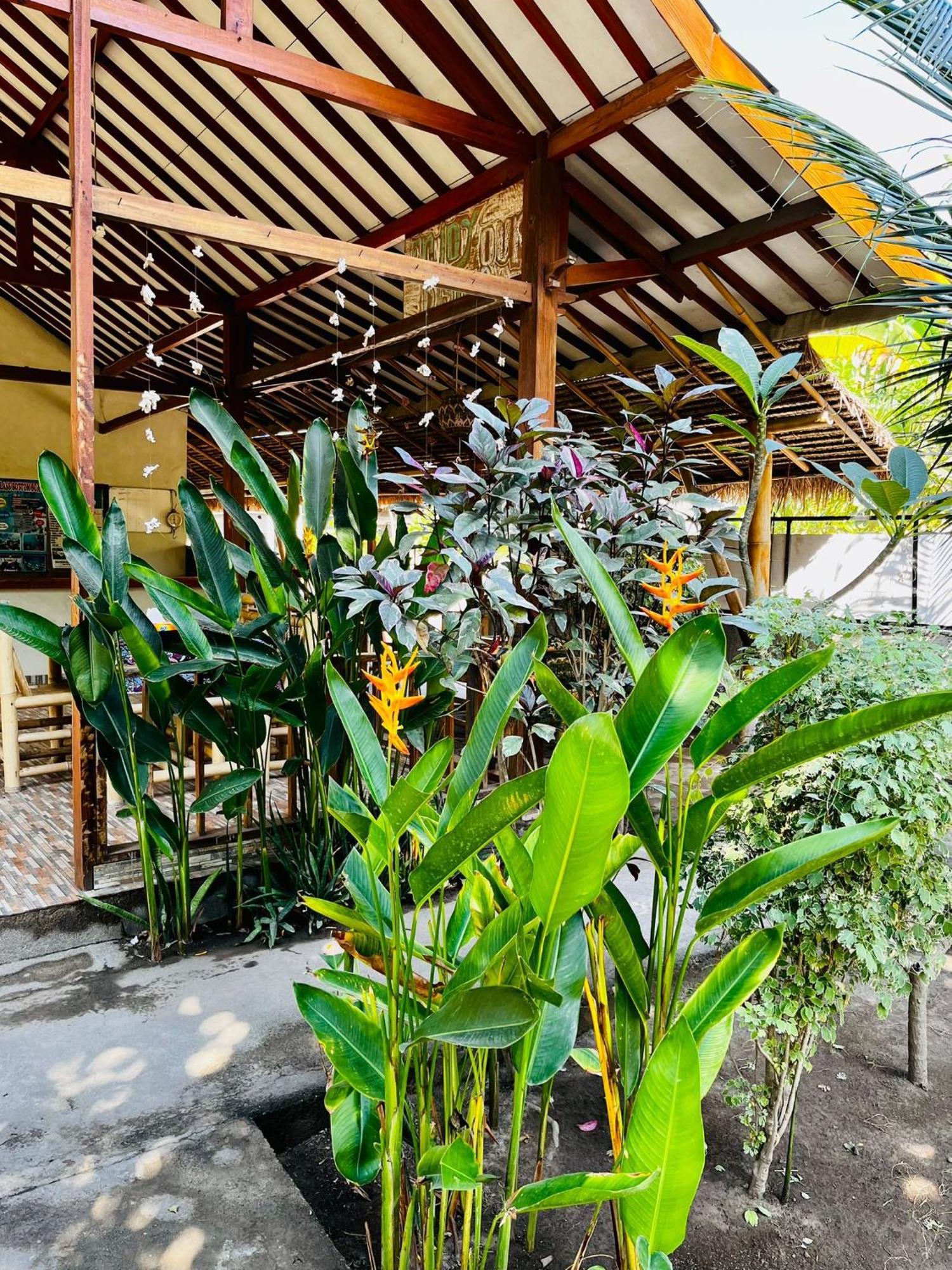 Florine'S Garden Hotel Gili Air Bagian luar foto