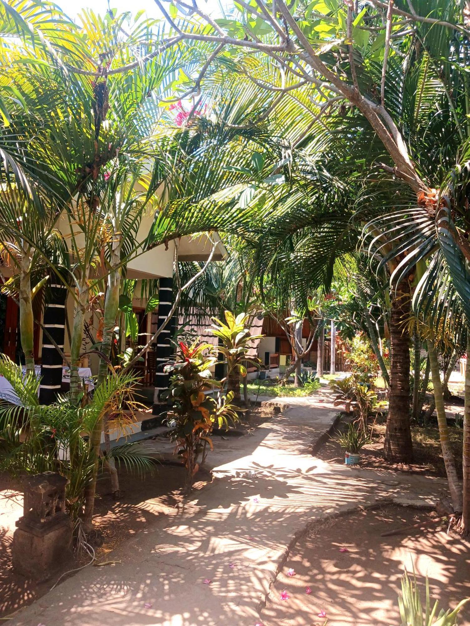 Florine'S Garden Hotel Gili Air Bagian luar foto