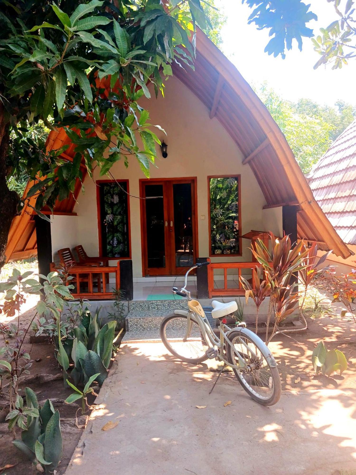 Florine'S Garden Hotel Gili Air Bagian luar foto